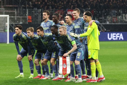 ajax-shock-sette-giocatori-messi-fuori-rosa-via-whatsapp-stagione-olanda-eredivisie
