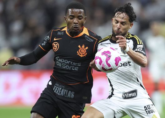 SAO PAULO, BRAZIL - OCTOBER 18: Caca of Corinthans and Biel of Atletico Mineiro fight for the ball during a Brasileirao 2025 match between Corinthians and Atletico Mineiro at Neo Quimica Arena on October 18, 2025 in Sao Paulo, Brazil. (Photo by Alexandre Schneider/Getty Images) Vitoria-Corinthians in diretta streaming gratis: dove vedere la partita- immagine 3