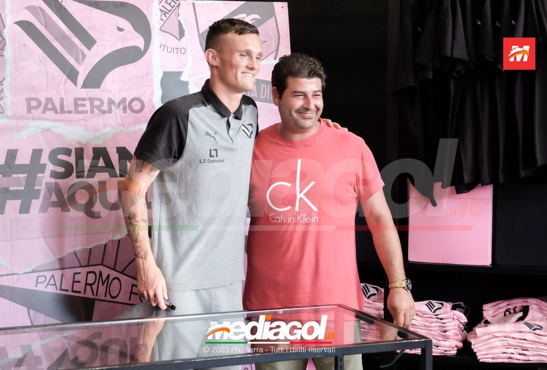 FOTO PALERMO: Liam Henderson incontra i tifosi allo Store Ufficiale (GALLERY) - immagine 32