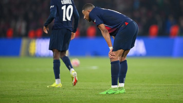 PARIS, FRANCE - MAY 07: Kylian Mbappe of Paris Saint-Germain looks dejected after defeat to Borussia Dortmund during the UEFA Champions League semi-final second leg match between Paris Saint-Germain and Borussia Dortmund at Parc des Princes on May 07, 2024 in Paris, France. (Photo by Matthias Hangst/Getty Images) Kylian Mbappè, Psg