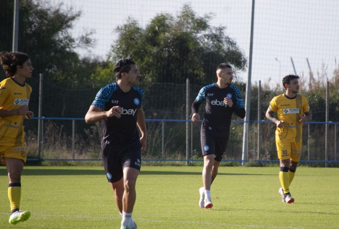 Le immagini dell'allenamento congiunto tra Napoli e Juve Stabia