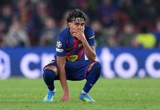 BARCELONA, SPAIN - APRIL 08: Lamine Yamal of FC Barcelona reacts following defeat in the UEFA Champions League 2025/26 Quarter-Final First Leg match between FC Barcelona and Club Atlético de Madrid at Camp Nou on April 08, 2026 in Barcelona, Spain. (Photo by David Ramos/Getty Images) Yamal come LeBron James nel 2016: il messaggio social del calciatore non passa inosservato- immagine 2