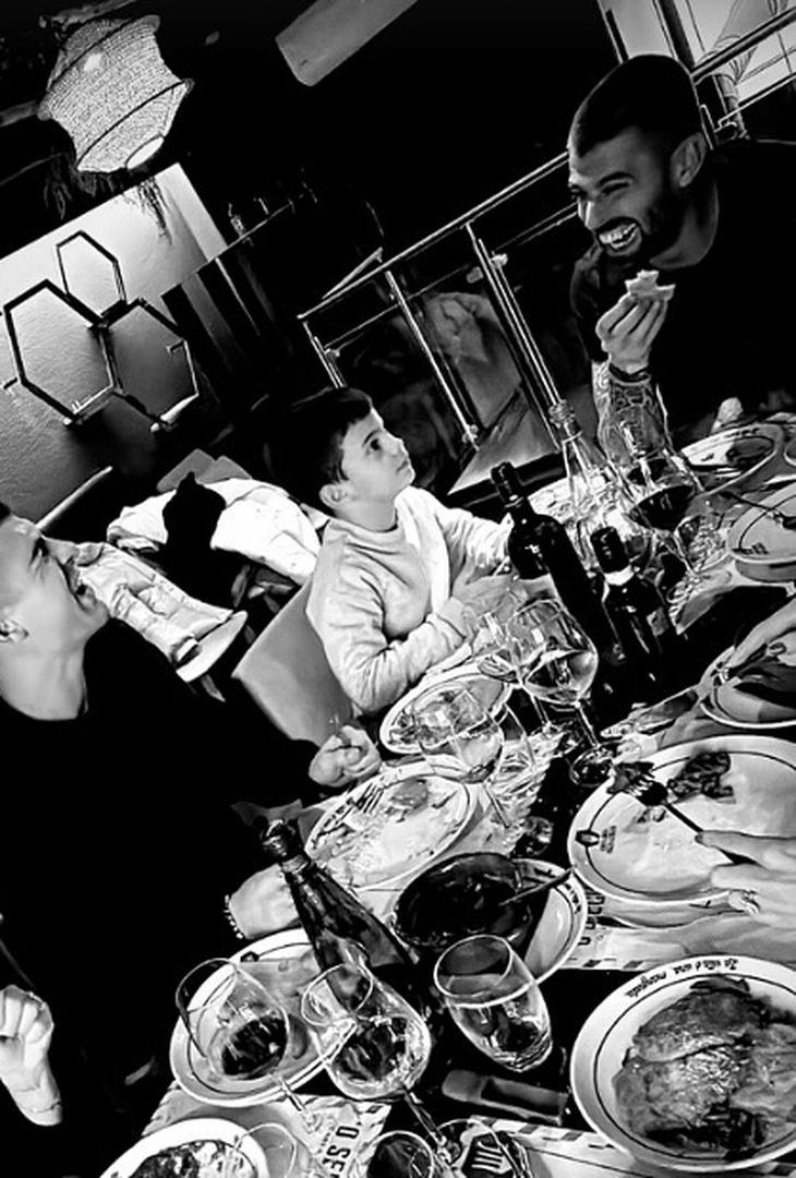 I giocatori azzurri e Conte beccati in giro per la città: la FOTOGALLERY - immagine 4