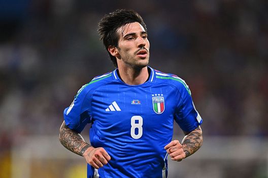 REGGIO NELL'EMILIA, ITALY - JUNE 9: Sandro Tonali of Italy during the FIFA 2026 Qualifier between Italy and Moldova at Mapei Stadium - Citta' del Tricolore on June 09, 2025 in Reggio nell'Emilia, Italy. (Photo by Alessandro Sabattini/Getty Images) Contro la Bosnia, martedì prossimo, servirà una Nazionale con gli attributi- immagine 2