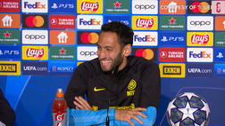 VIDEO Manchester City-Inter: giornalista “provoca”, Calhanoglu scoppia a ridere
