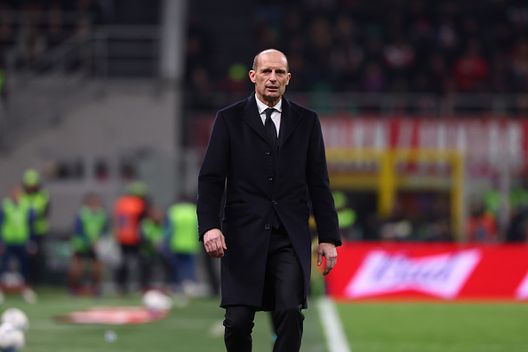 (Photo by Giuseppe Cottini/AC Milan via Getty Images) milan-como-allegri-fabregas-saelemaekers