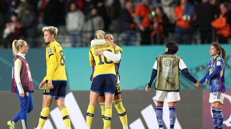 AUCKLAND, NEW ZEALAND - AUGUST 11: Sweden players celebrate the team's 2-1 victory and advance to the semi final following the FIFA Women's World Cup Australia & New Zealand 2023 Quarter Final match between Japan and Sweden at Eden Park on August 11, 2023 in Auckland, New Zealand. (Photo by Buda Mendes/Getty Images)