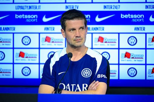 COMO, ITALY - MARCH 07: Head Coach Cristian Chivu of FC Internazionale attends during the FC Internazionale press conference at BPER Training Centre at Appiano Gentile on March 07, 2026 in Como, Italy. (Photo by Mattia Pistoia - Inter/Inter via Getty Images) Inter Chivu