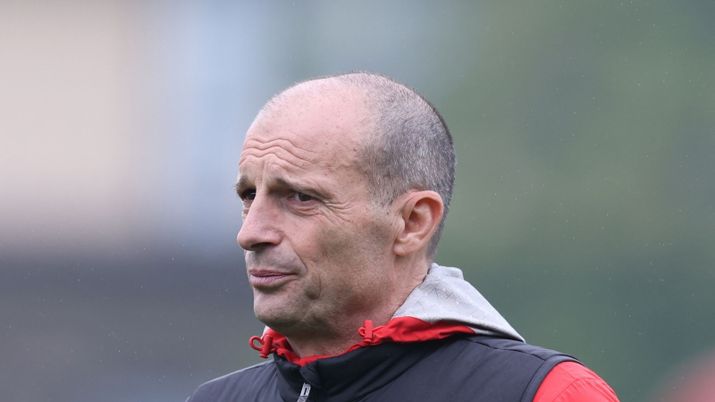 Massimiliano Allegri, allenatore AC Milan, qui durante una seduta di allenamento con i rossoneri a Milanello | Milan News (Credits foto: Getty Images) Milan, il dettaglio nei virgolettati di Cardinale: citato solo Allegri. Segnale chiaro per il futuro