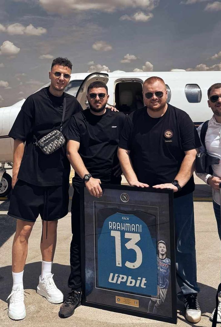 GALLERY Rrahmani parte per le vacanze: con lui sempre un po’ di Napoli - immagine 4