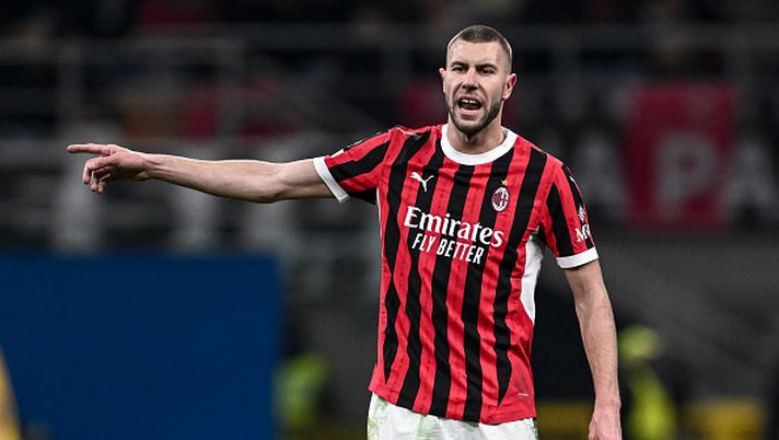 MILAN, ITALY - FEBRUARY 18: Strahinja Pavlovic of AC Milan gestures during the UEFA Champions League 2024/25 League Knockout Play-off second leg match between AC Milan and Feyenoord at San Siro Stadium on February 18, 2025 in Milan, Italy. (Photo by Image Photo Agency/Getty Images) Pavlovic pre Torino-Milan: “C’è delusione per la Champions” - immagine 1