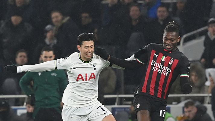 LONDON, ENGLAND - MARCH 08: Rafael Leao of AC Milan and Son Heung-min of Tottenham Hotspur in action during the UEFA Champions League round of 16 leg two match between Tottenham Hotspur and AC Milan at Tottenham Hotspur Stadium on March 08, 2023 in London, England. (Photo by Claudio Villa/AC Milan via Getty Images)  Mercato, Son non è un difensore e nemmeno un centravanti: pista inesistente