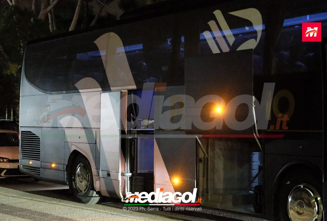 FOTO PALERMO: i giocatori rosanero si radunano al parcheggio dell’ippodromo (GALLERY) - immagine 4
