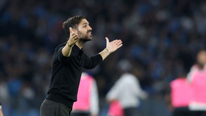 NAPLES, ITALY - NOVEMBER 01: Cesc Fabregas Como 1907 head coach during the Serie A match between SSC Napoli and Como 1907 at Stadio Diego Armando Maradona on November 01, 2025 in Naples, Italy. (Photo by Francesco Pecoraro/Getty Images) Como, Fabregas: “Lo 0-0 con il Napoli? Siamo in crescita, ma non ancora completi” - immagine 1
