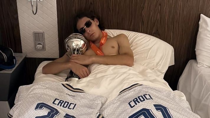 FOTO – Croci trionfa con l’Under 17, il risveglio con la coppa: “È bellissimo” croci
