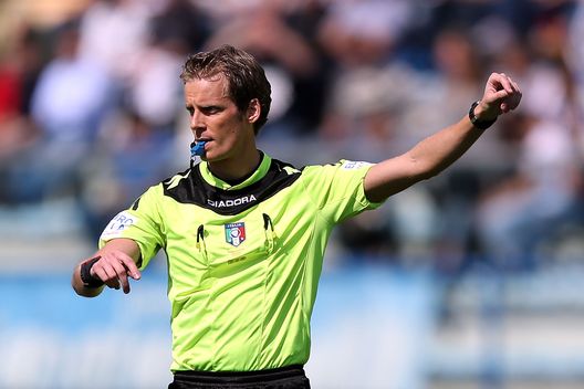 EMPOLI, ITALY - MAY 01: Daniele Chiffi referee during the Serie A match between Empoli FC and Bologna FC at Stadio Carlo Castellani on May 1, 2016 in Empoli, Italy. (Photo by Gabriele Maltinti/Getty Images)