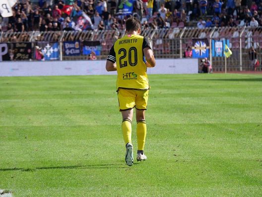 Spezia-Pisa, derby senza gol: ma un oggetto ha colpito il pisano Beruatto- immagine 2