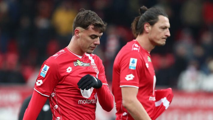 MONZA, ITALY - JANUARY 05: Daniel Maldini and Milan Djuric of AC Monza react at full-time following the team's defeat in the Serie A match between Monza and Cagliari at U-Power Stadium on January 05, 2025 in Monza, Italy. (Photo by Marco Luzzani/Getty Images) Monza, prove di formazione: da Maldini e la gestione di Djuric a Caprari e la difesa - immagine 1