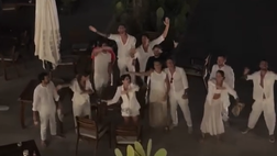 Non c’è matrimonio senza serenata, Politano canta per la sua Alessandra