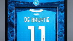 SSC Napoli per il Teatro Sannazaro: all’asta 50 maglie autografate di De Bruyne