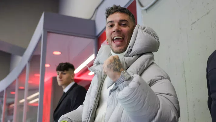 Inchiesta ultras, Emis Killa identificato in aggressione a steward. Sequestrati 40mila euro e coltelli - immagine 1