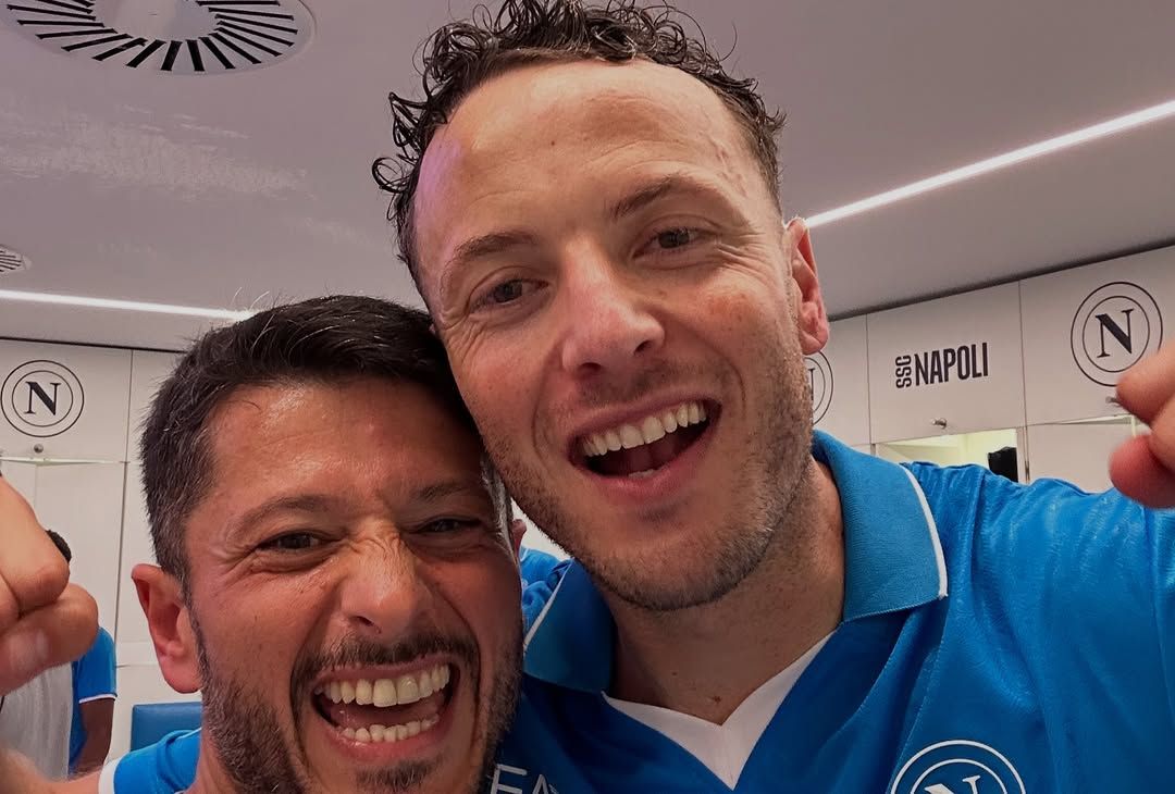 GALLERY La festa nello spogliatoio del Napoli: gli scatti dello staff azzurro - immagine 9