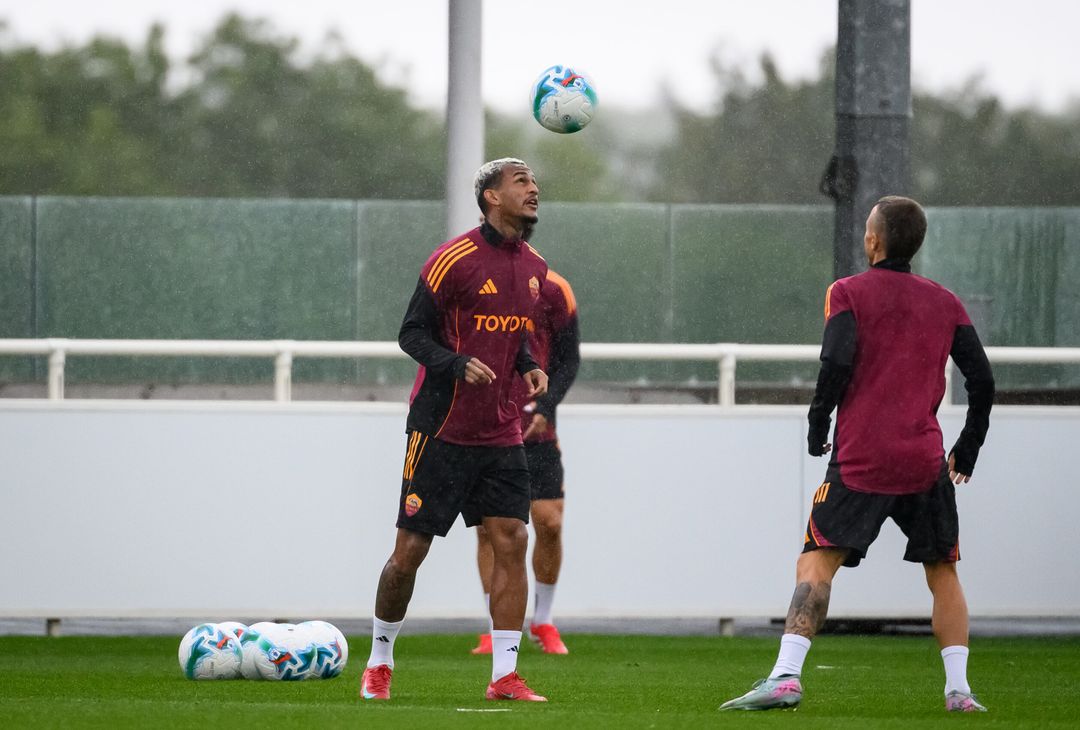 Roma, la seduta pomeridiana aperta ai tifosi al St. George’s Park – FOTO GALLERY - immagine 67