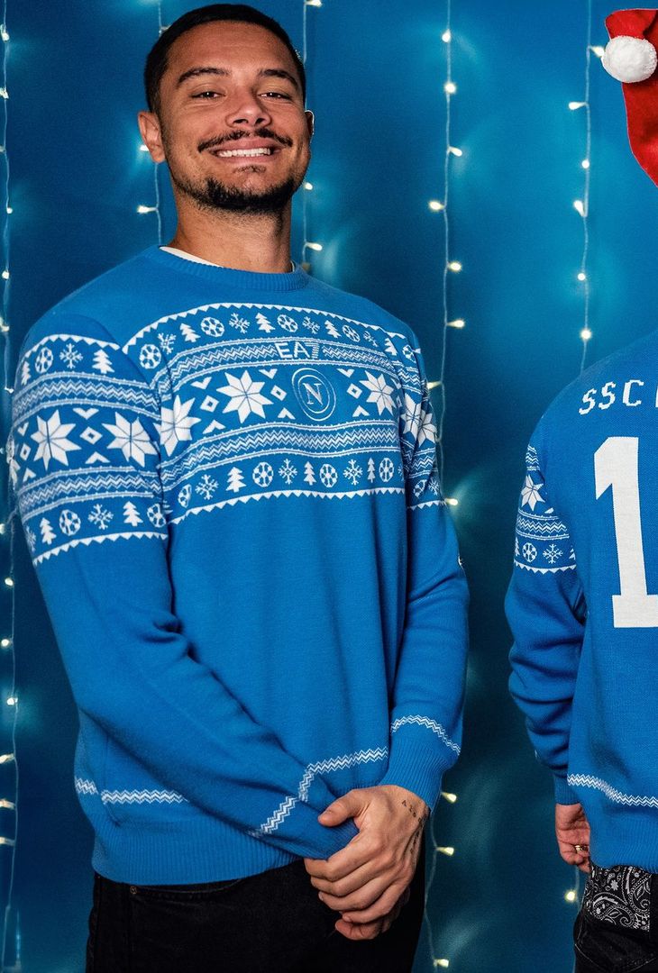 GALLERY Il Napoli è già in clima di festa: da oggi in vendita il maglione di Natale - immagine 5