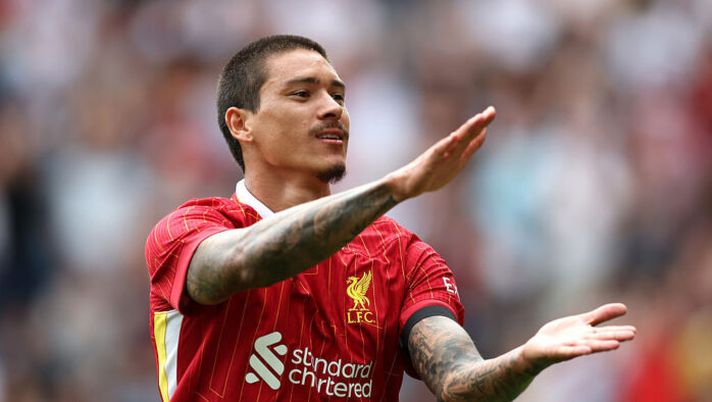 PRESTON, ENGLAND - JULY 13: Darwin Nunez of Liverpool celebrates scoring his team's second goal during the pre-season friendly match between Preston North End and Liverpool at Deepdale on July 13, 2025 in Preston, England. (Photo by Matt McNulty/Getty Images) Romano: “Darwin Nunez e la Juve, ecco cosa filtra al momento sull’operazione e le voci” - immagine 1