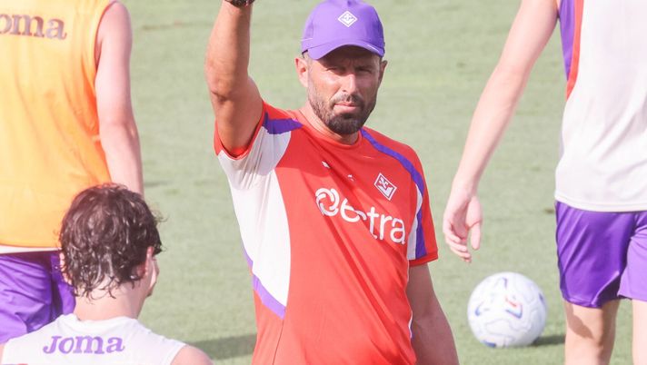 GERMOGLI PH: 13 LUGLIO 2026 BAGNO A RIPOLI VIOLA PARK PRIMO ALLENAMENTO DELLA FIORENTINA CON L' ALLENATORE GROSSO Tuttosport: “La Fiorentina prende forma, altri rinforzi in arrivo per Grosso” - immagine 1