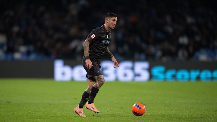 NAPLES, ITALY - DECEMBER 03: Matteo Politano in action during the SSC Napoli v Cagliari Calcio - Coppa Italia match at Stadio Diego Armando Maradona on December 03, 2025 in Naples, Italy. (Photo by SSCN Napoli/SSCN Napoli via Getty Images) Politano, offerte dall’Arabia Saudita: spunta la risposta dell’esterno azzurro - immagine 1