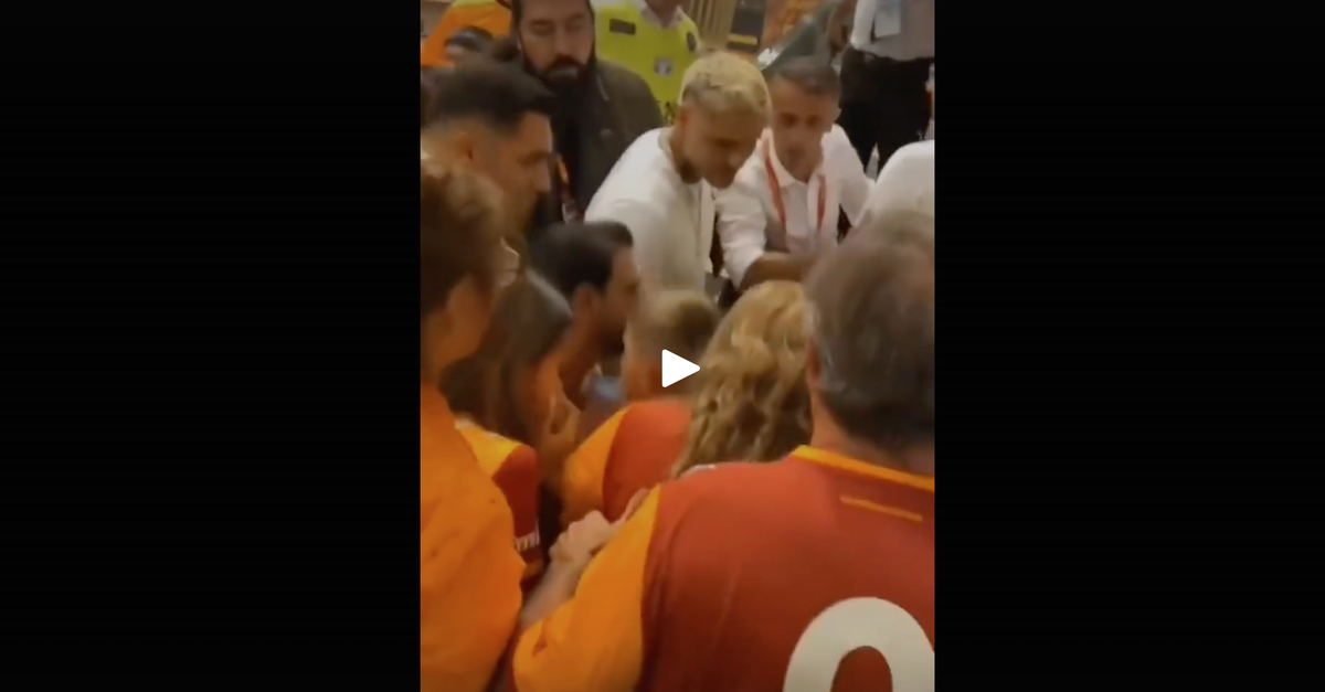 VIDEO / Icardi shock: testata a un tifoso fuori da un locale VIDEO / Icardi shock: testata a un tifoso fuori da un locale