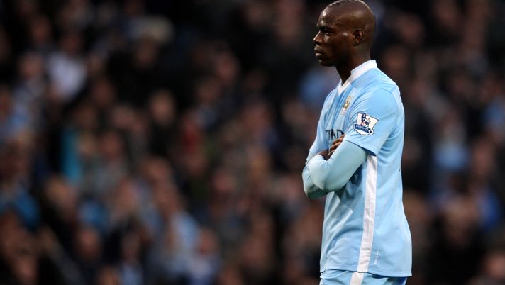 Manchester City, Balotelli diventa simbolo di protesta per i tifosi: “Why always greed” - immagine 1