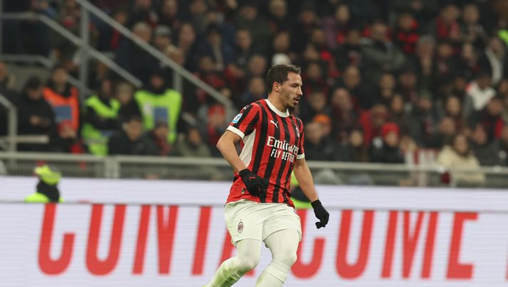 MILAN, ITALY - FEBRUARY 02: Ismael Bennacer of AC Milan in action during the Serie A match between AC Milan and FC Internazionale at Stadio Giuseppe Meazza on February 02, 2025 in Milan, Italy. (Photo by Claudio Villa/AC Milan via Getty Images) Milan-Inter-Bennacer