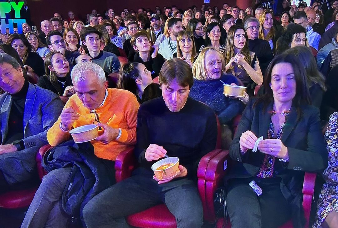 GALLERY Conte in prima fila al Peppy Night: l’inaspettato regalo di Peppe Iodice - immagine 4