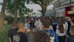 VIDEO / Inter, la protesta della Nord fuori San Siro: “Chi è con noi oggi resta fuori”