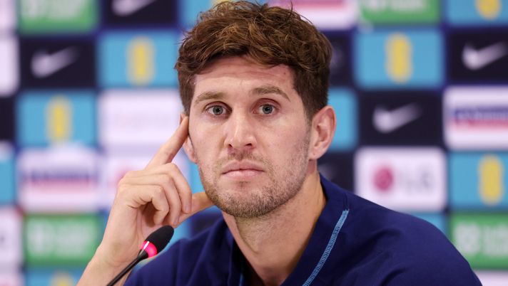 DOHA, QATAR - DECEMBER 02: John Stones of England reacts during the England Press Conference ahead of their round of 16 match against Senegal at Al Wakrah Stadium on December 02, 2022 in Doha, Qatar. (Photo by Alex Pantling/Getty Images) Moretto: “Stones-Inter ipotesi che resiste. I dirigenti ci pensano e le parti hanno già…” - immagine 1