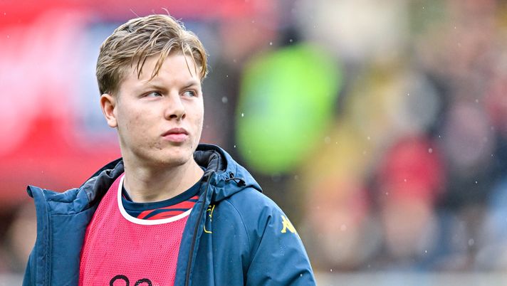 GENOA, ITALY - JANUARY 25: Nils Zätterström of Genoa looks on prior to kick-off in the Serie A match between Genoa CFC and Bologna FC 1909 at Luigi Ferraris Stadium on January 25, 2026 in Genoa, Italy. (Photo by Getty Images) Nils Zatterstrom