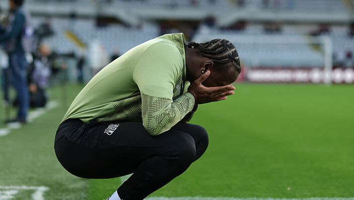 TURIN, ITALY - MAY 08: Ismael Kone of US Sassuolo enters the pitch to warm up ahead of the Serie A match between Torino FC and US Sassuolo Calcio at Stadio Olimpico di Torino on May 08, 2026 in Turin, Italy. (Photo by Francesco Scaccianoce/Getty Images) Ct Canada: “Tutti scossi per Koné: abbiamo sentito l’osso spezzarsi. Ma lui nonostante questo…” - immagine 1