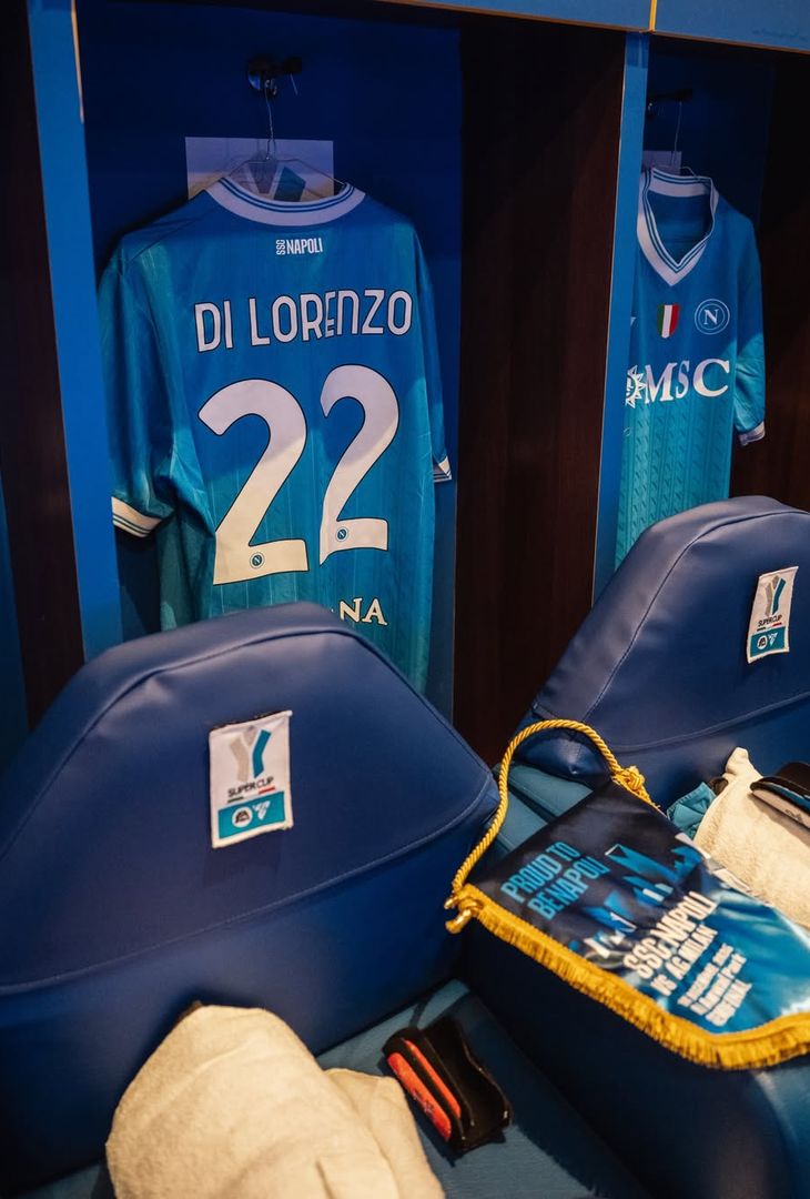 Napoli-Milan, lo spogliatoio azzurro è pronto! La scelta sulla maglia – GALLERY - immagine 4