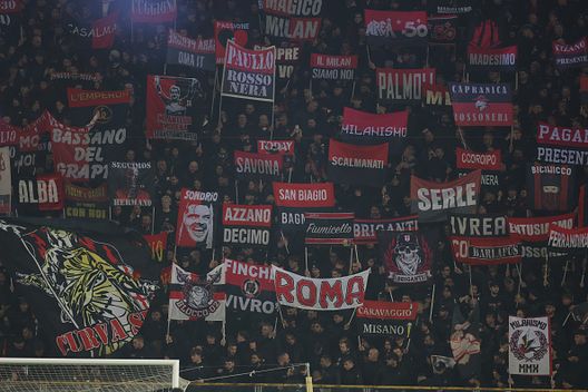 parma-nuovo-coro-della-curva-rossonera-la-prima-volta-che-ti-ho-visto-ero-bambino