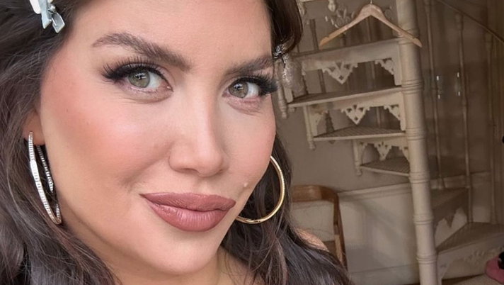 Wanda, selfie hot sui social. Décolleté super sexy per la Nara: fan senza parole - immagine 1