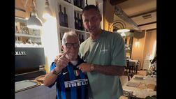 VIDEO / Materazzi regala maglia Inter ad un amico juventino: “Cosa mi fai fare?”