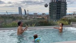 VIDEO / Relax per mister Inzaghi dopo la vittoria a Cagliari: palleggi in piscina con il figlio