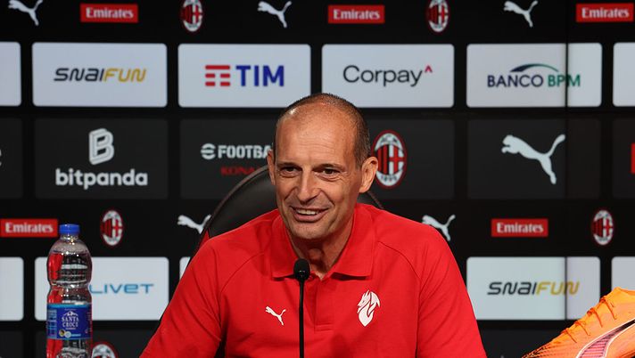 CAIRATE, ITALY - OCTOBER 04: Head coach AC Milan Massimiliano Allegri speaks with the media during press conference at Milanello on October 04, 2025 in Cairate, Italy. (Photo by Claudio Villa/AC Milan via Getty Images) massimiliano-allegri-conferenza-stampa-milan-tv-fiorentina-diretta-live-news-dichiarazioni-foto-frasi-parole