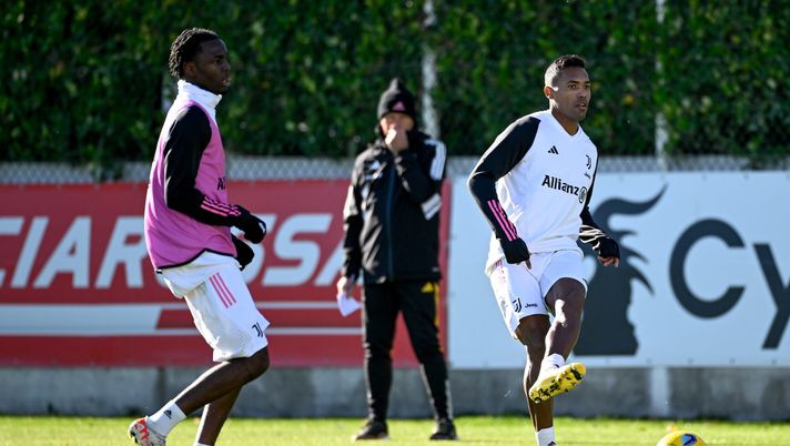 Juve, cinque calciatori assenti alla seduta: le condizioni di Alex Sandro e Locatelli - immagine 1