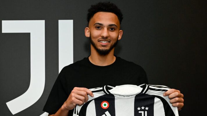 TURIN, ITALY - FEBRUARY 2: Juventus New Signing Lloyd Kelly at Juventus training center on February 2, 2025 in Turin, Italy. (Photo by Daniele Badolato - Juventus FC/Juventus FC via Getty Images) Juventus, Kelly salta l’allenamento e Cambiaso ancora out: le ultime - immagine 1