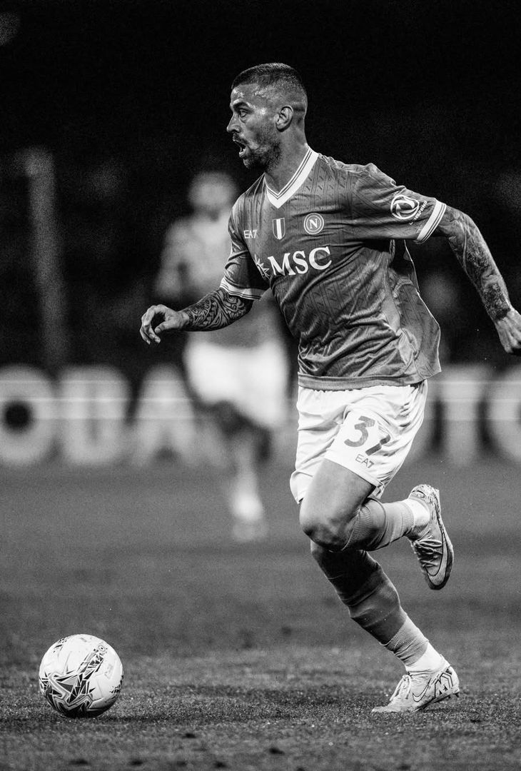 Spavalderia in bianco e nero per Napoli-Milan: scontro tra stelle! – LE FOTO - immagine 11