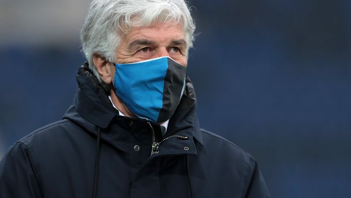 BERGAMO, ITALY - FEBRUARY 06: Gian Piero Gasperini, Head Coach of Atalanta B.C. looks on prior to the Serie A match between Atalanta BC and Torino FC at Gewiss Stadium on February 06, 2021 in Bergamo, Italy. Sporting stadiums around Italy remain under strict restrictions due to the Coronavirus Pandemic as Government social distancing laws prohibit fans inside venues resulting in games being played behind closed doors. (Photo by Emilio Andreoli/Getty Images) Atalanta, due positivi al Covid-19 nel gruppo squadra - immagine 1