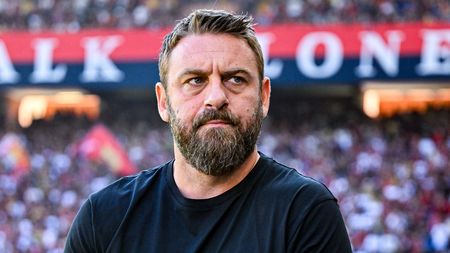 GENOA, ITALY - SEPTEMBER 15: Daniele De Rossi, head coach of Roma, looks on prior to kick-off in the Serie A match between Genoa CFC and AS Roma at Stadio Luigi Ferraris on September 15, 2024 in Genoa, Italy. (Photo by Getty Images/Getty Images)